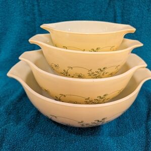 Pyrex Shenandoah Cinderella Mixing Bowl Set